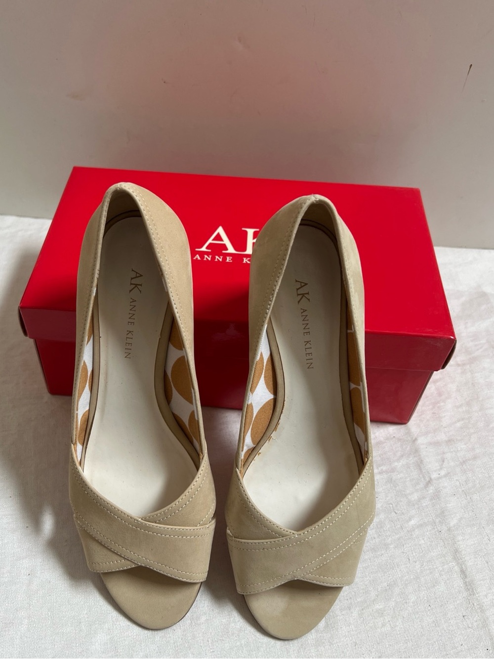 Anne Klein Women's AKDUGAN Wedge Heel Cream Natural Nubuck 7 1/2M Leather Upper - Picture 1 of 16
